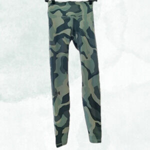 NWOT Under Armour Women's HeatGear Rush Camo Leggings Size X-Small